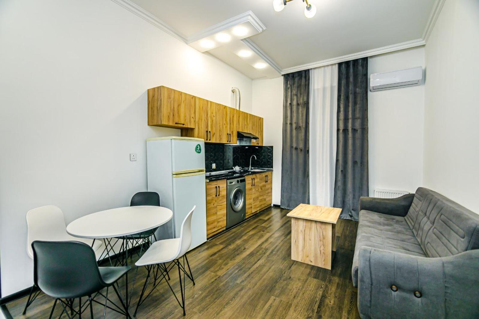 M Estate. 2 Room Home In Targovu Baky Esterno foto
