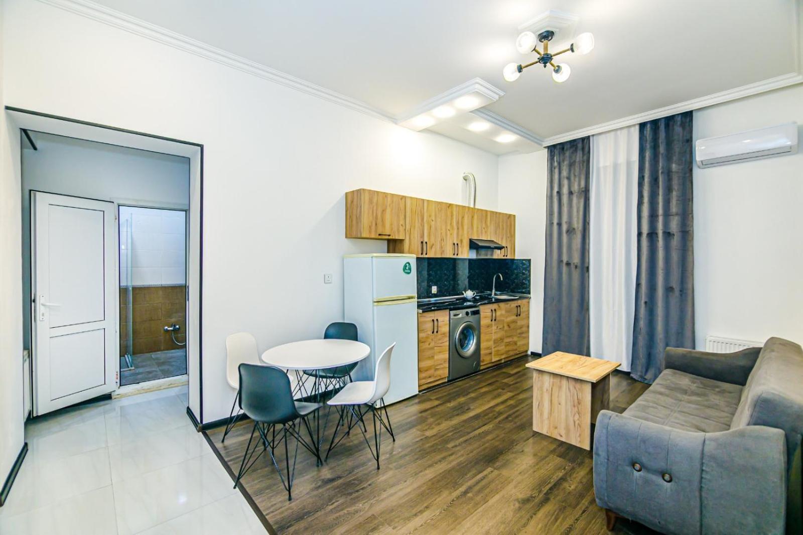 M Estate. 2 Room Home In Targovu Baky Esterno foto