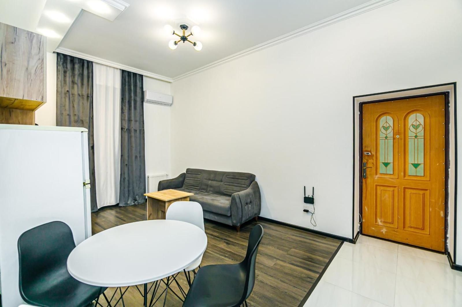 M Estate. 2 Room Home In Targovu Baky Esterno foto